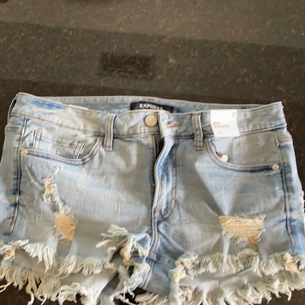 Express distressed short